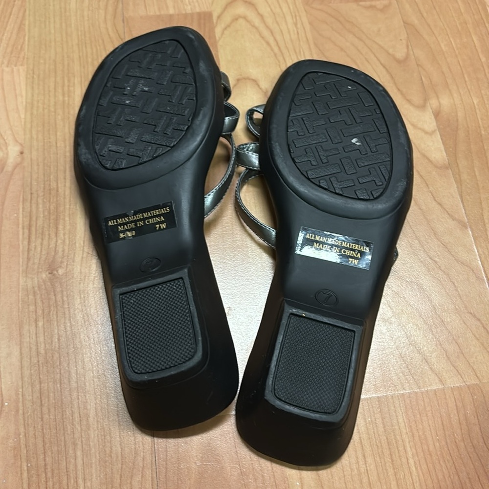 Classique Sandals - Picture 5 of 5